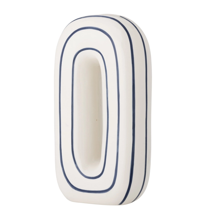 Dekoracyjny wazon ceramiczny Mae Bloomingville – widok z boku